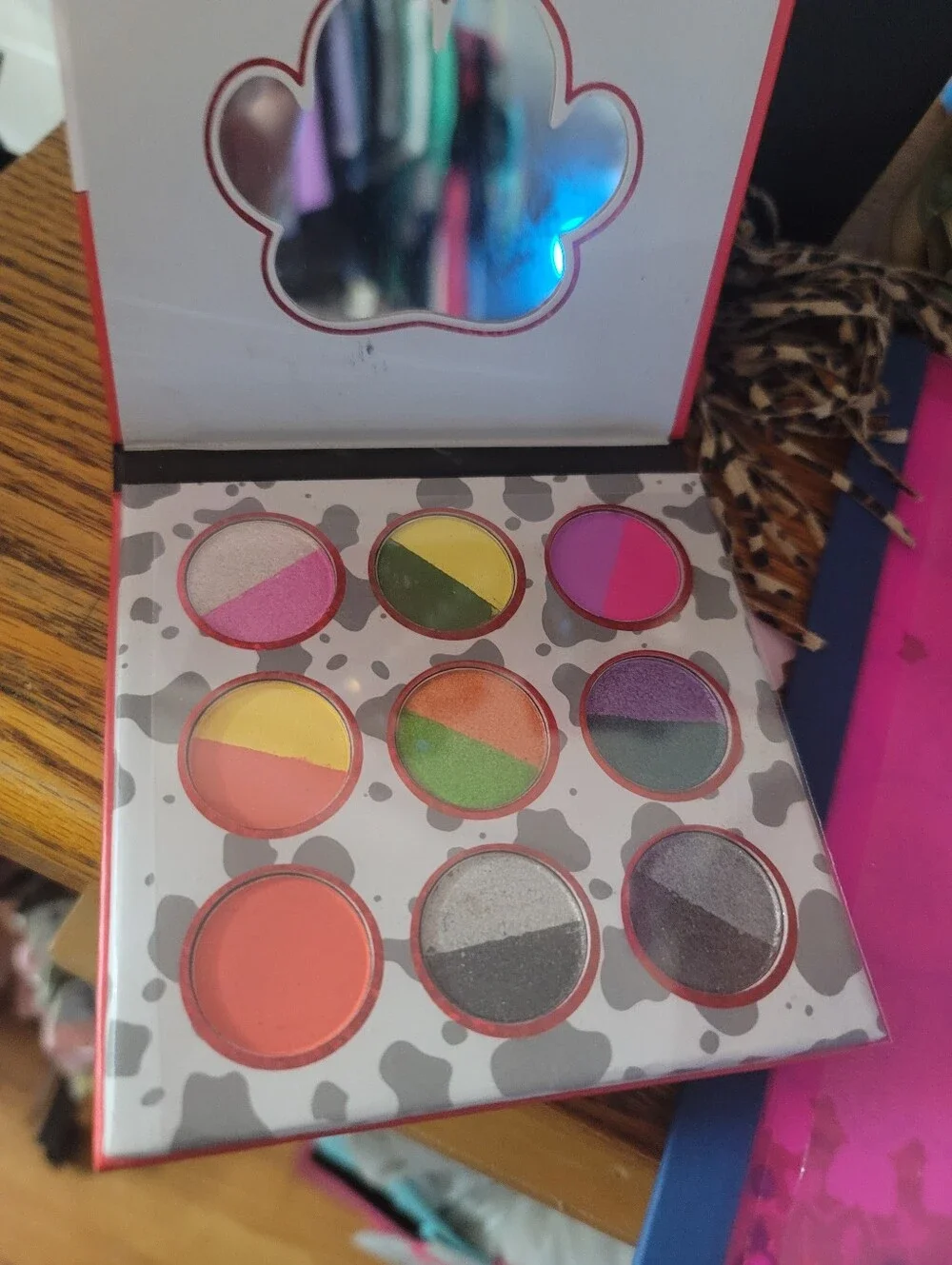 FAVORBEAUTY 9-Color Eyeshadow Palette - Red & Black Packaging